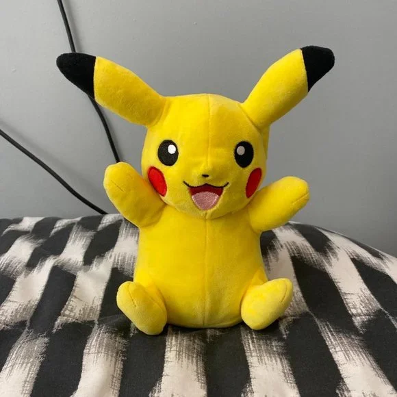 Pokemon 2022 pikachu 9” plush cuddly toy - Picture 1 of 3